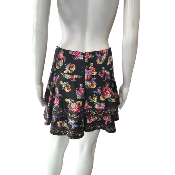 $395 Alice+Olivia Marvis Tiered Ruffle Mini Skirt In Magnolia Floral Size 2 - Picture 5 of 8